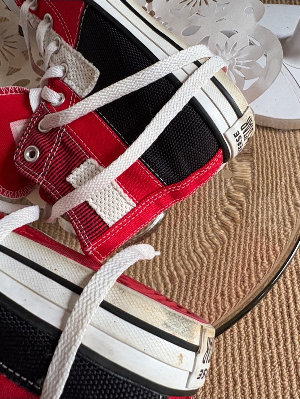 Red High-Top Canvas Sneakers - Classic Style - Picture 9 of 10